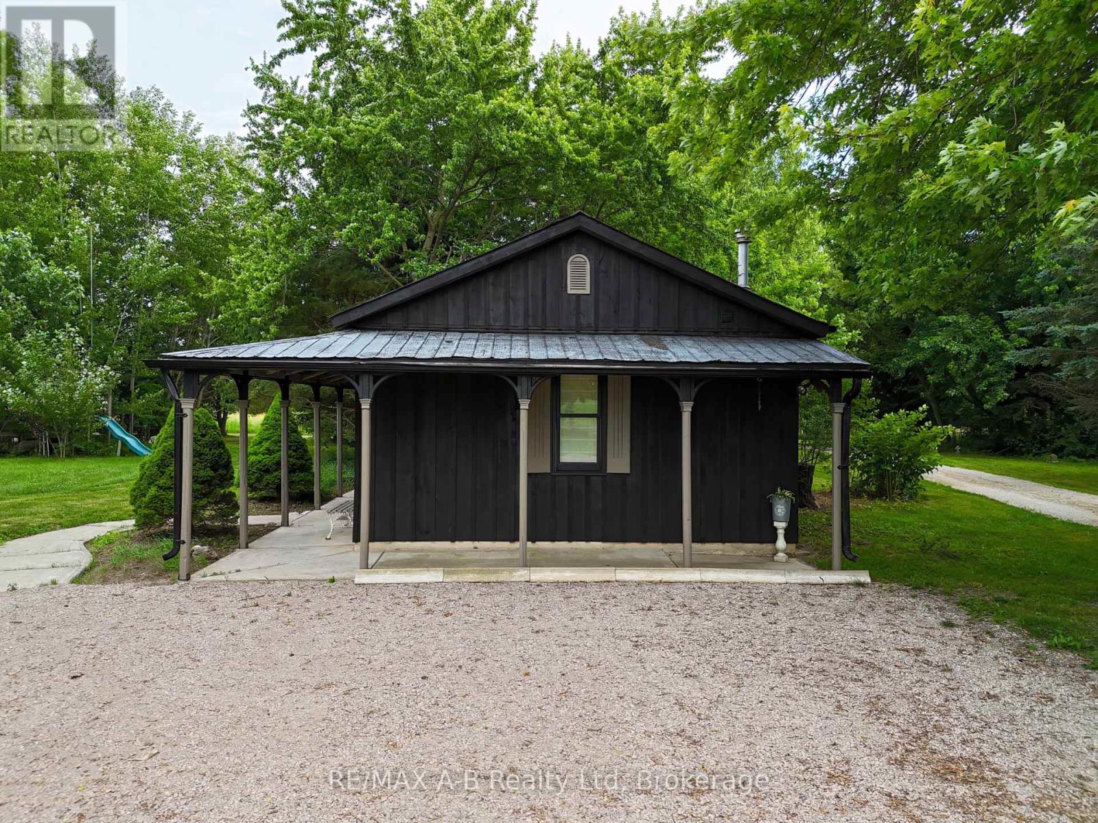 12096 Gale Road, North Middlesex, Ontario  N0M 1A0 - Photo 33 - X12451520