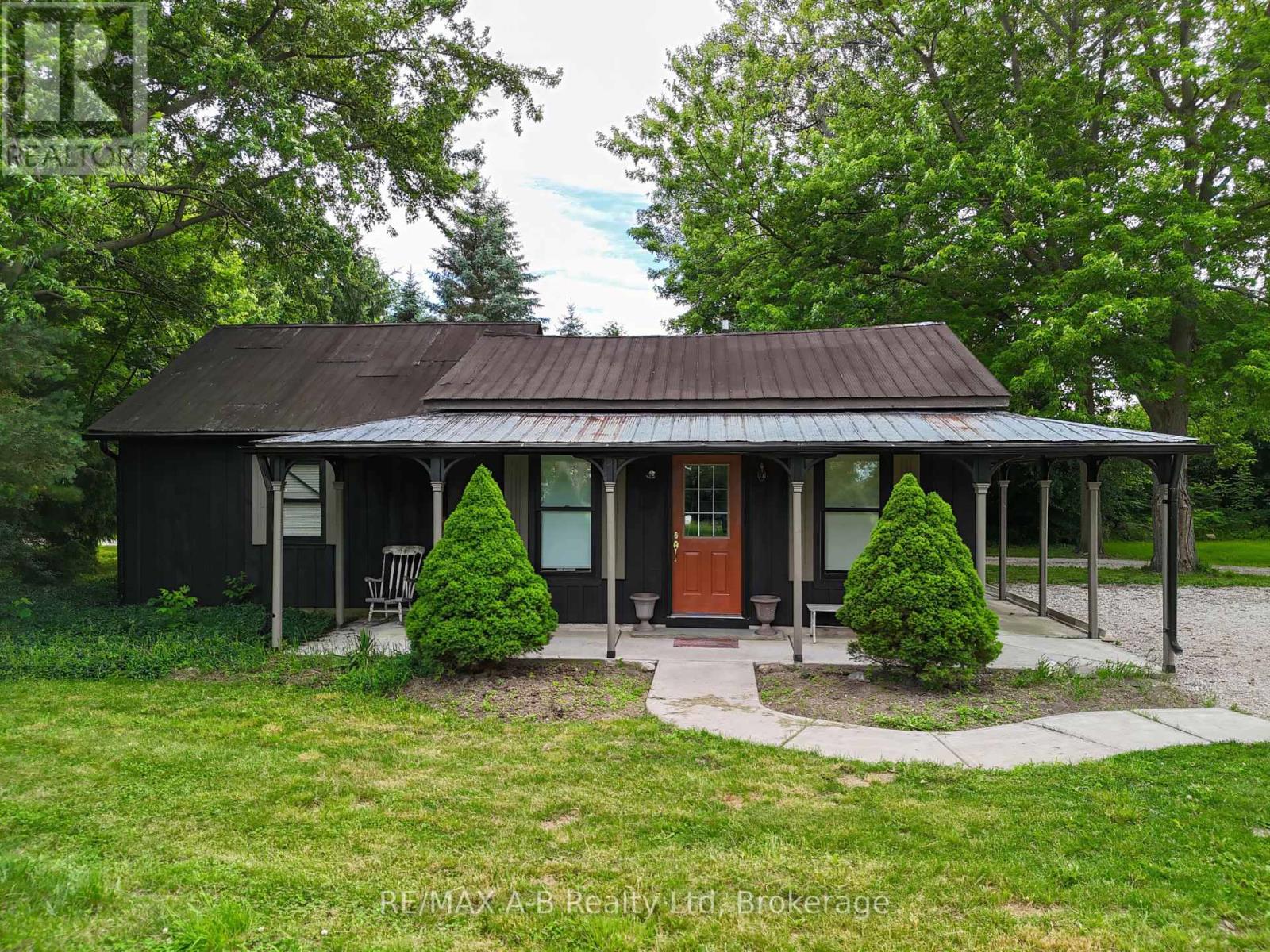 12096 Gale Road, North Middlesex, Ontario  N0M 1A0 - Photo 34 - X12451520