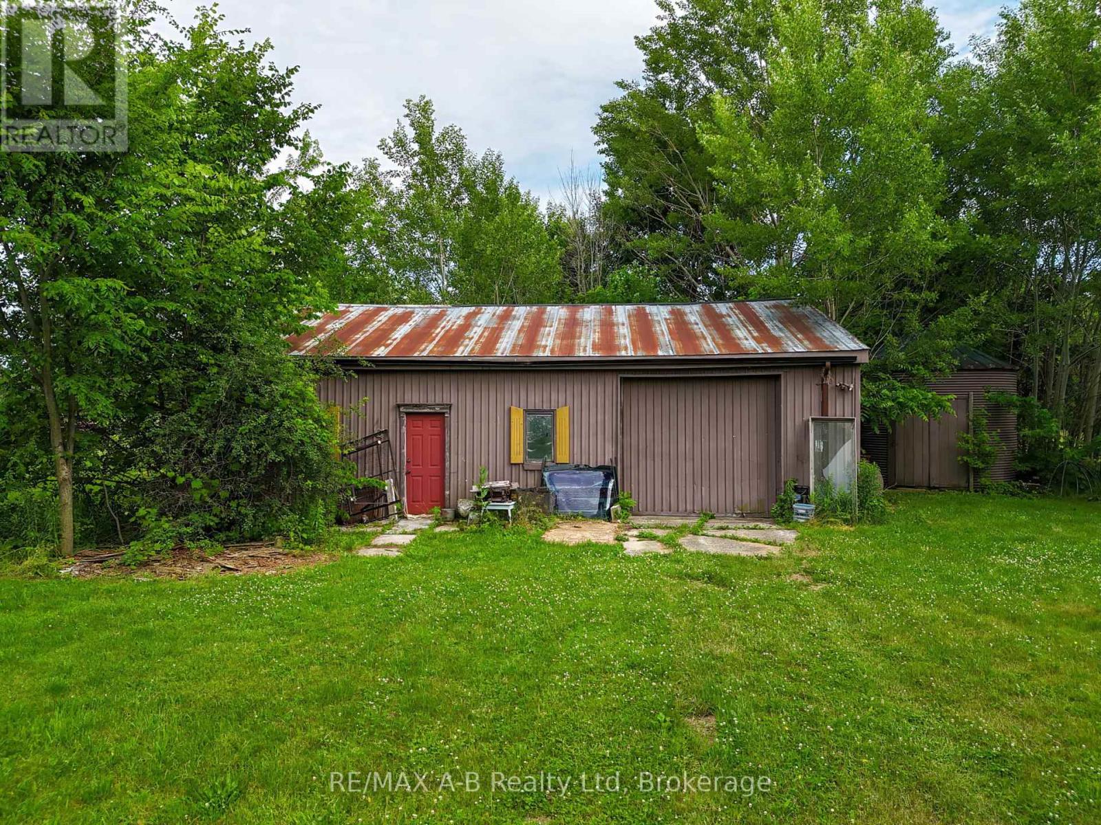 12096 Gale Road, North Middlesex, Ontario  N0M 1A0 - Photo 40 - X12451520