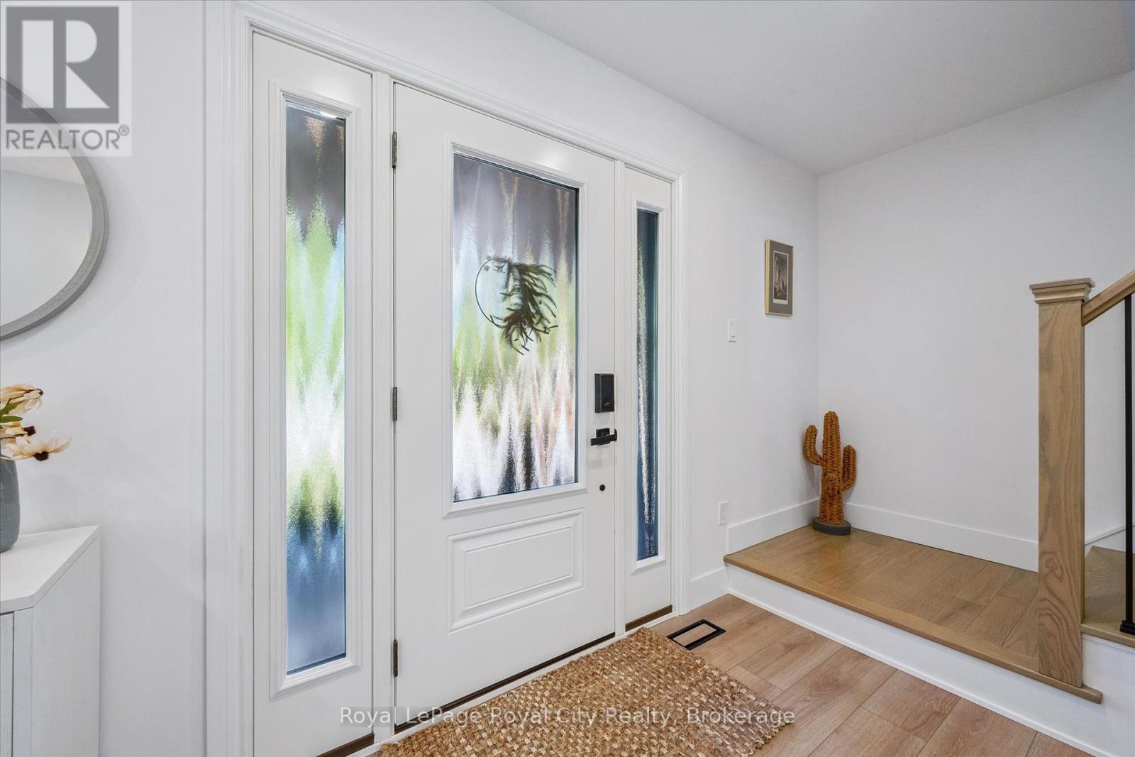 3 Latenda Place, Guelph (Kortright East), Ontario  N1G 3B8 - Photo 5 - X12451542