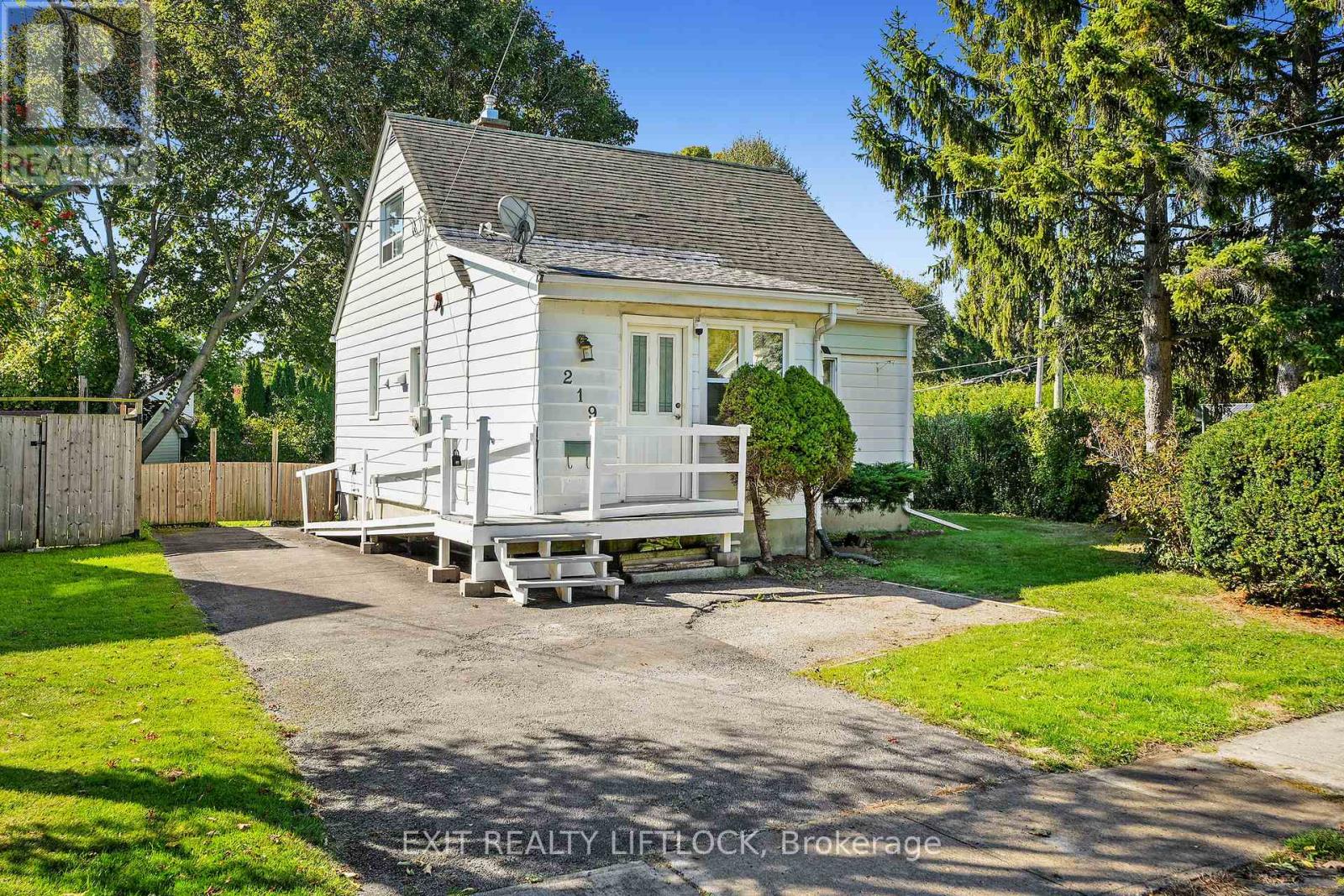 219 BURNHAM STREET, Cobourg, Ontario