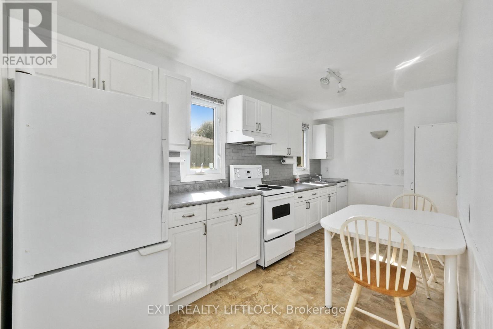 219 Burnham Street, Cobourg, Ontario  K9A 2W5 - Photo 10 - X12451589