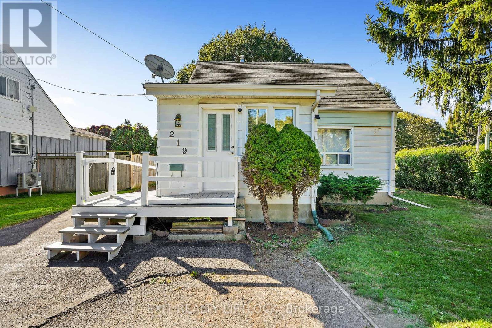 219 Burnham Street, Cobourg, Ontario  K9A 2W5 - Photo 5 - X12451589