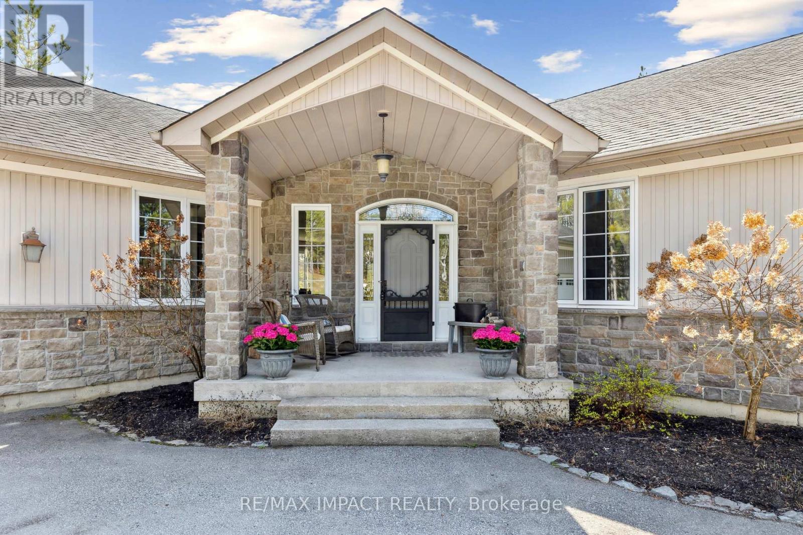 27 Slalom Drive, Kawartha Lakes, Ontario  L0A 1A0 - Photo 2 - X12451620