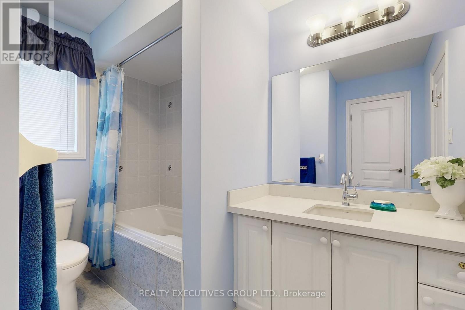 32 Shadow Falls Drive, Richmond Hill, Ontario  L4E 4J7 - Photo 34 - N12451472