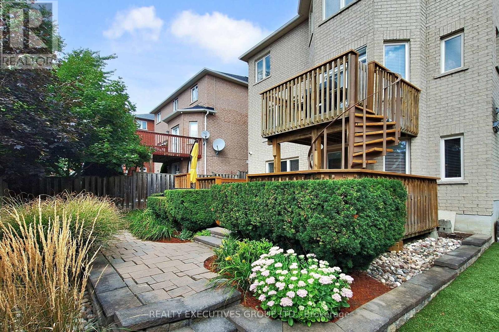 32 Shadow Falls Drive, Richmond Hill, Ontario  L4E 4J7 - Photo 47 - N12451472