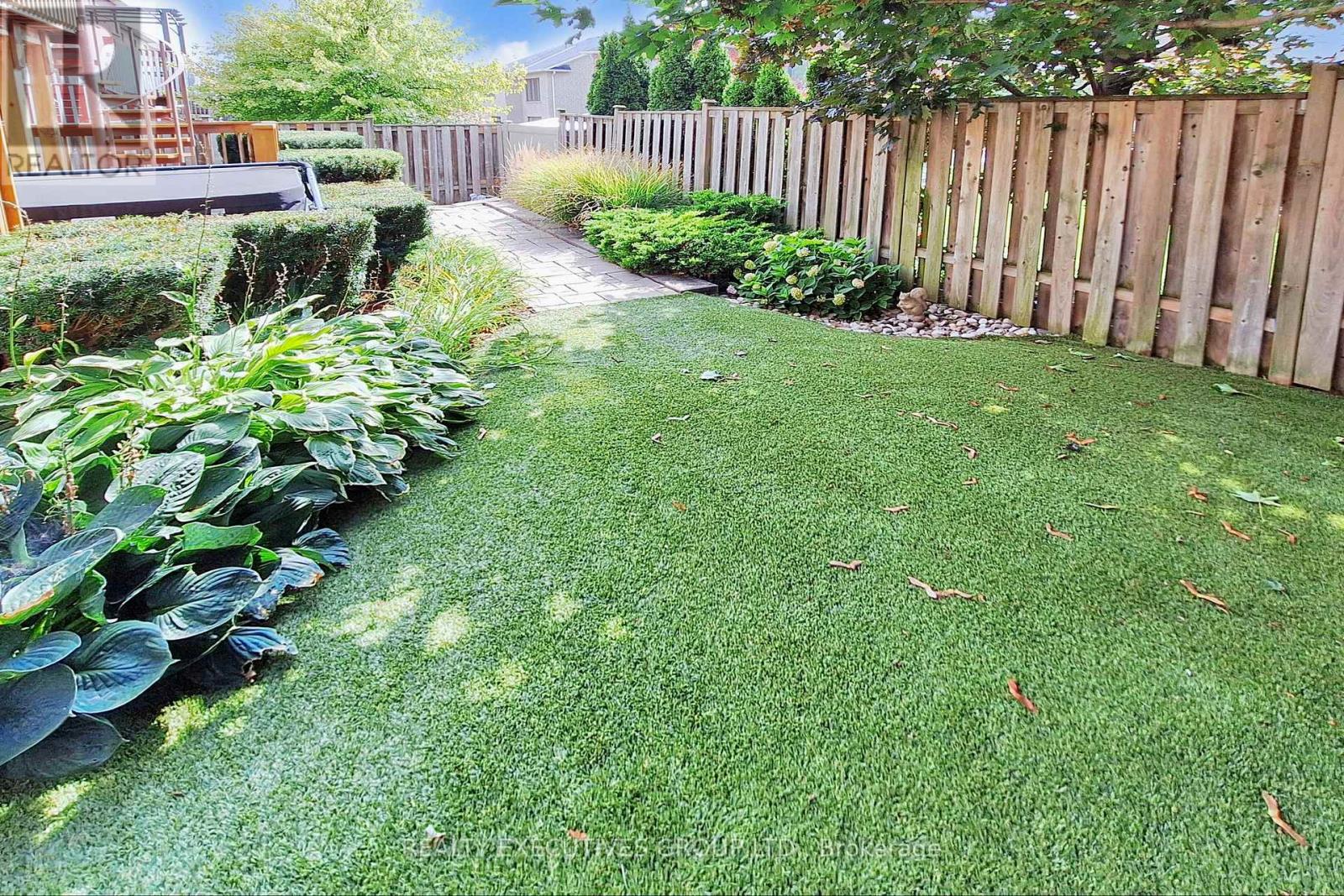 32 Shadow Falls Drive, Richmond Hill, Ontario  L4E 4J7 - Photo 48 - N12451472