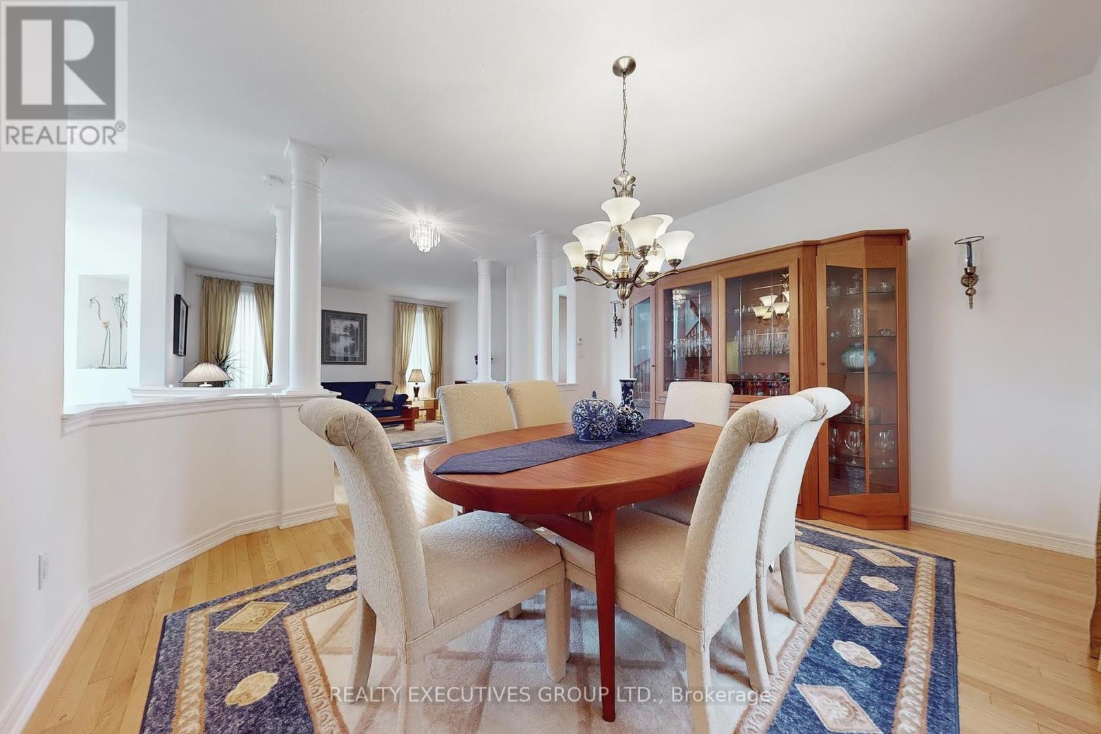 32 Shadow Falls Drive, Richmond Hill, Ontario  L4E 4J7 - Photo 9 - N12451472