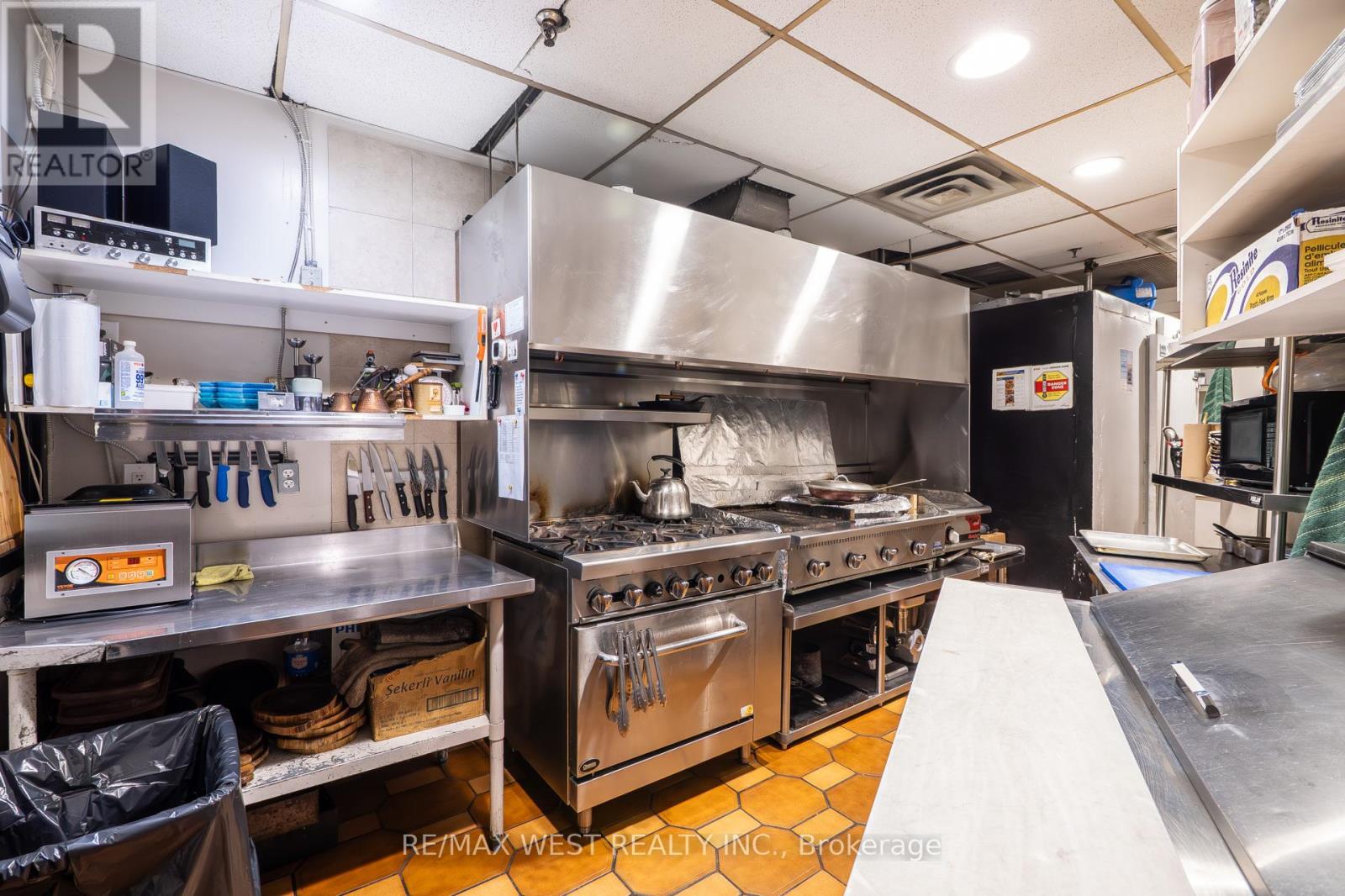 6 - 2180 Steeles Avenue W, Vaughan, Ontario  L4K 2Y7 - Photo 30 - N12451505