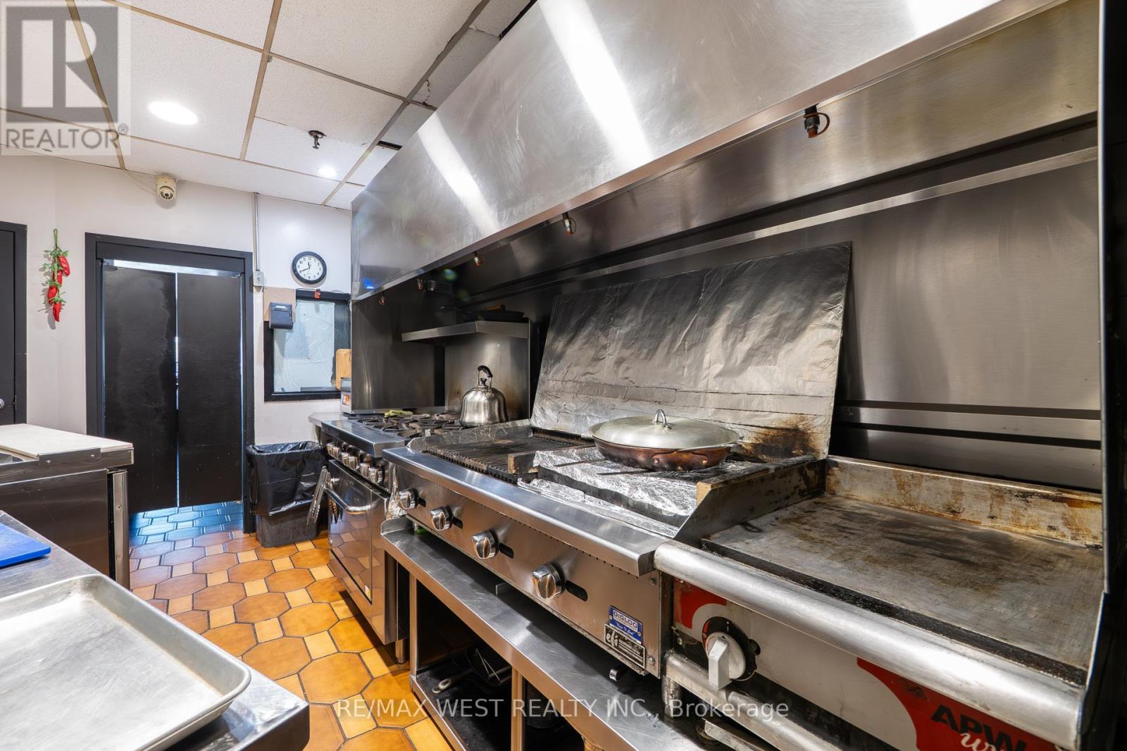 6 - 2180 Steeles Avenue W, Vaughan, Ontario  L4K 2Y7 - Photo 33 - N12451505