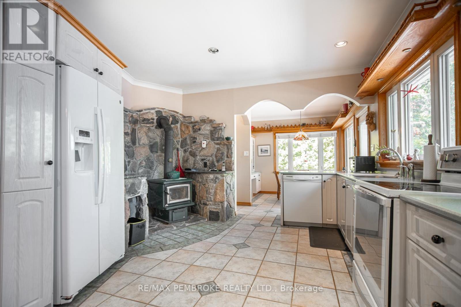 55 Blue Danube Way, Laurentian Valley, Ontario  K8A 6W2 - Photo 12 - X12451564