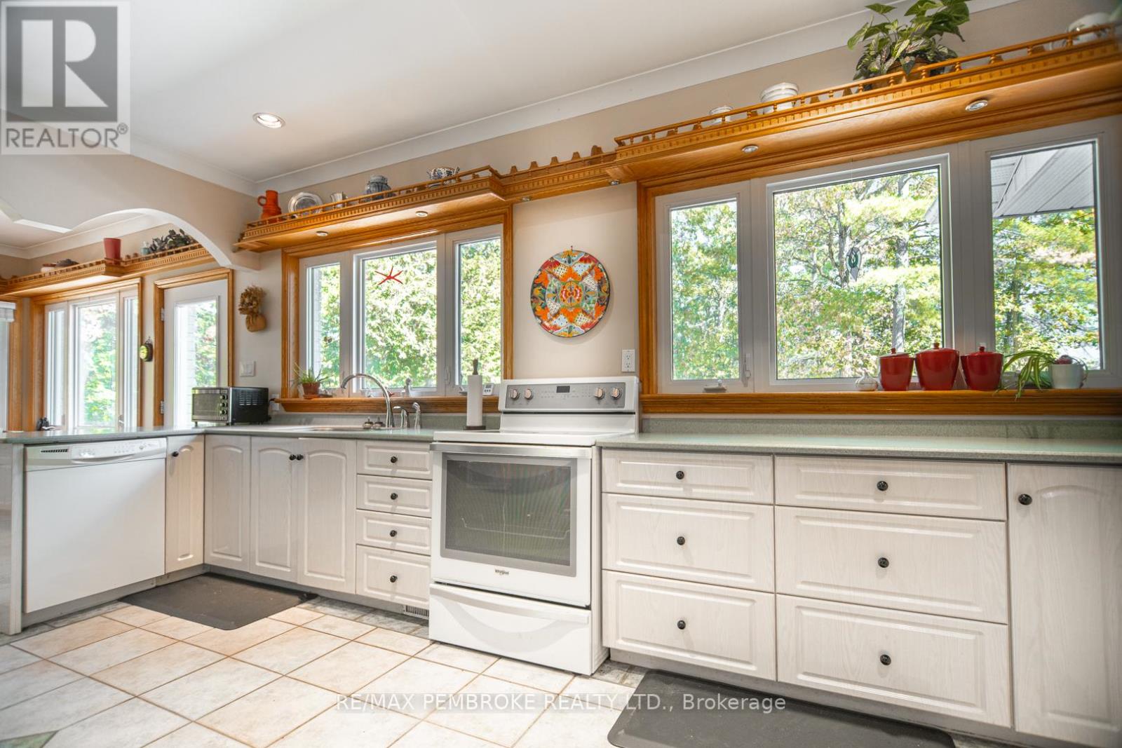 55 Blue Danube Way, Laurentian Valley, Ontario  K8A 6W2 - Photo 13 - X12451564