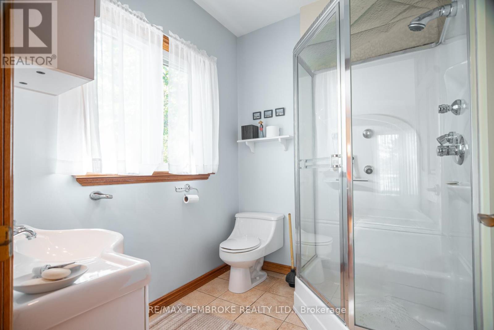 55 Blue Danube Way, Laurentian Valley, Ontario  K8A 6W2 - Photo 25 - X12451564