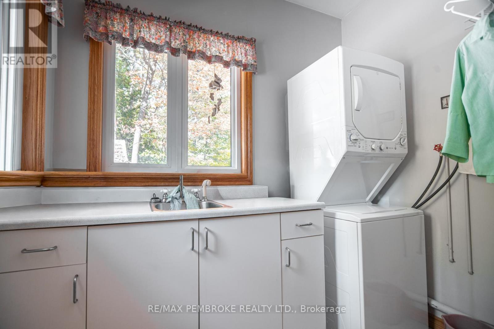 55 Blue Danube Way, Laurentian Valley, Ontario  K8A 6W2 - Photo 26 - X12451564