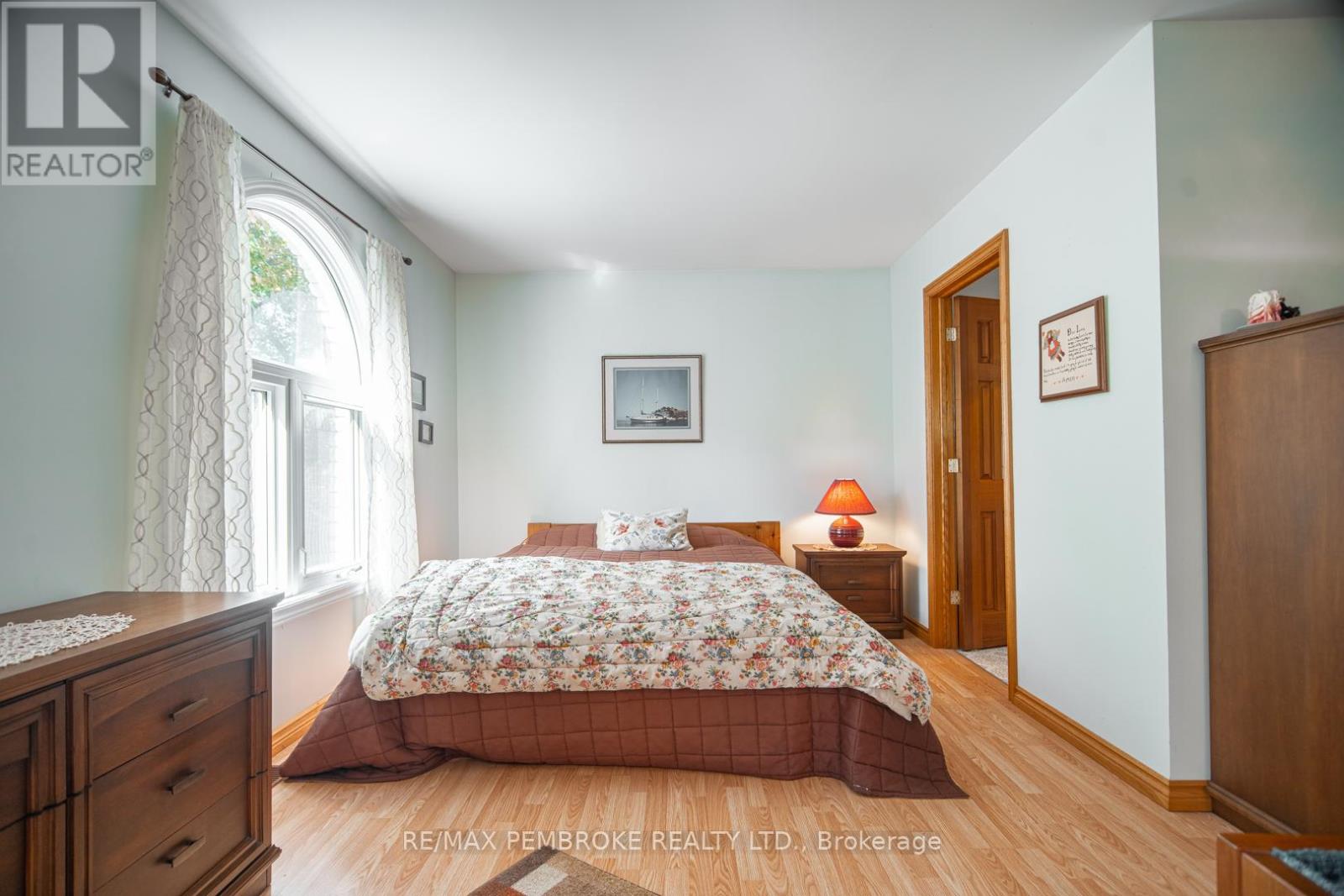 55 Blue Danube Way, Laurentian Valley, Ontario  K8A 6W2 - Photo 31 - X12451564