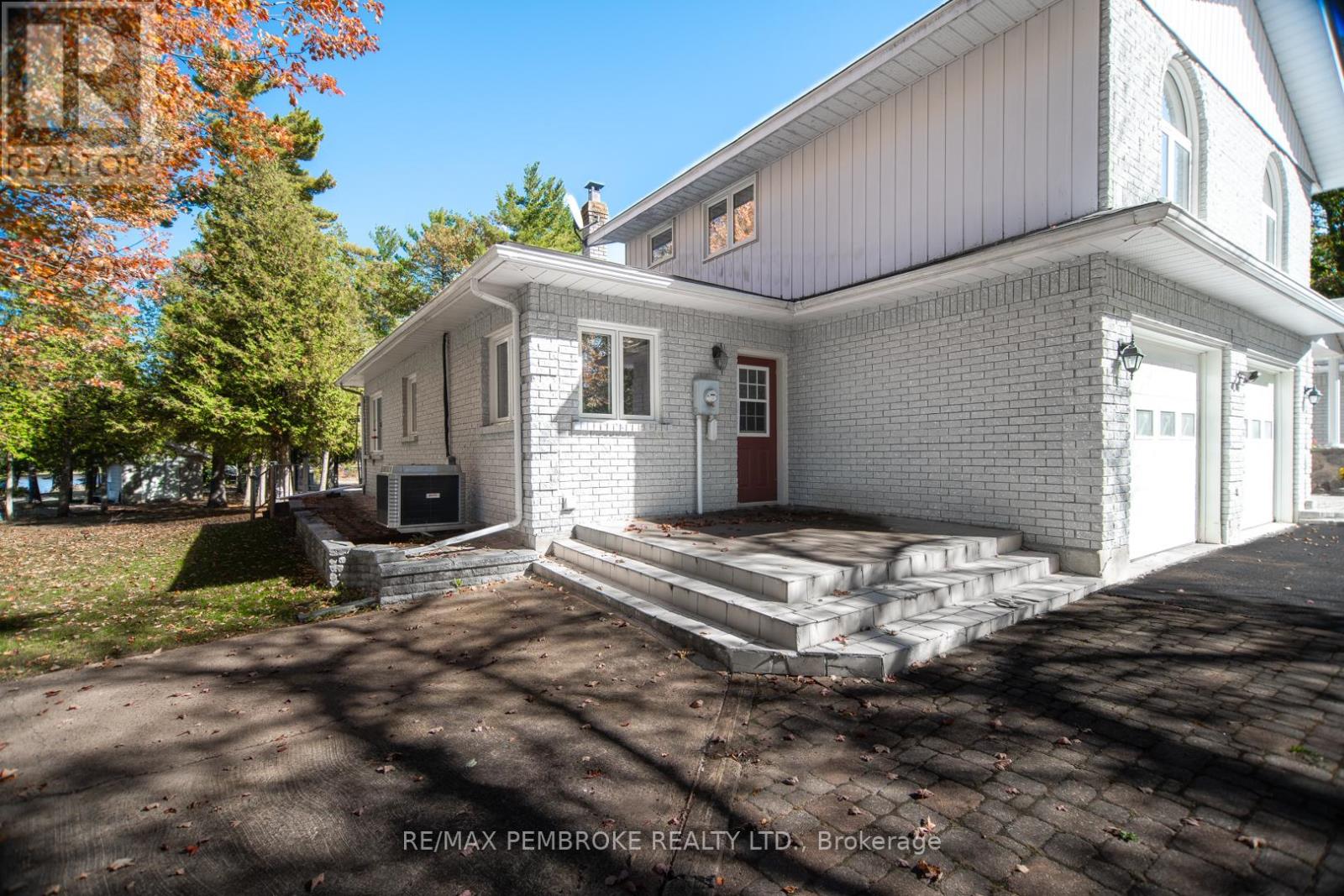 55 Blue Danube Way, Laurentian Valley, Ontario  K8A 6W2 - Photo 43 - X12451564