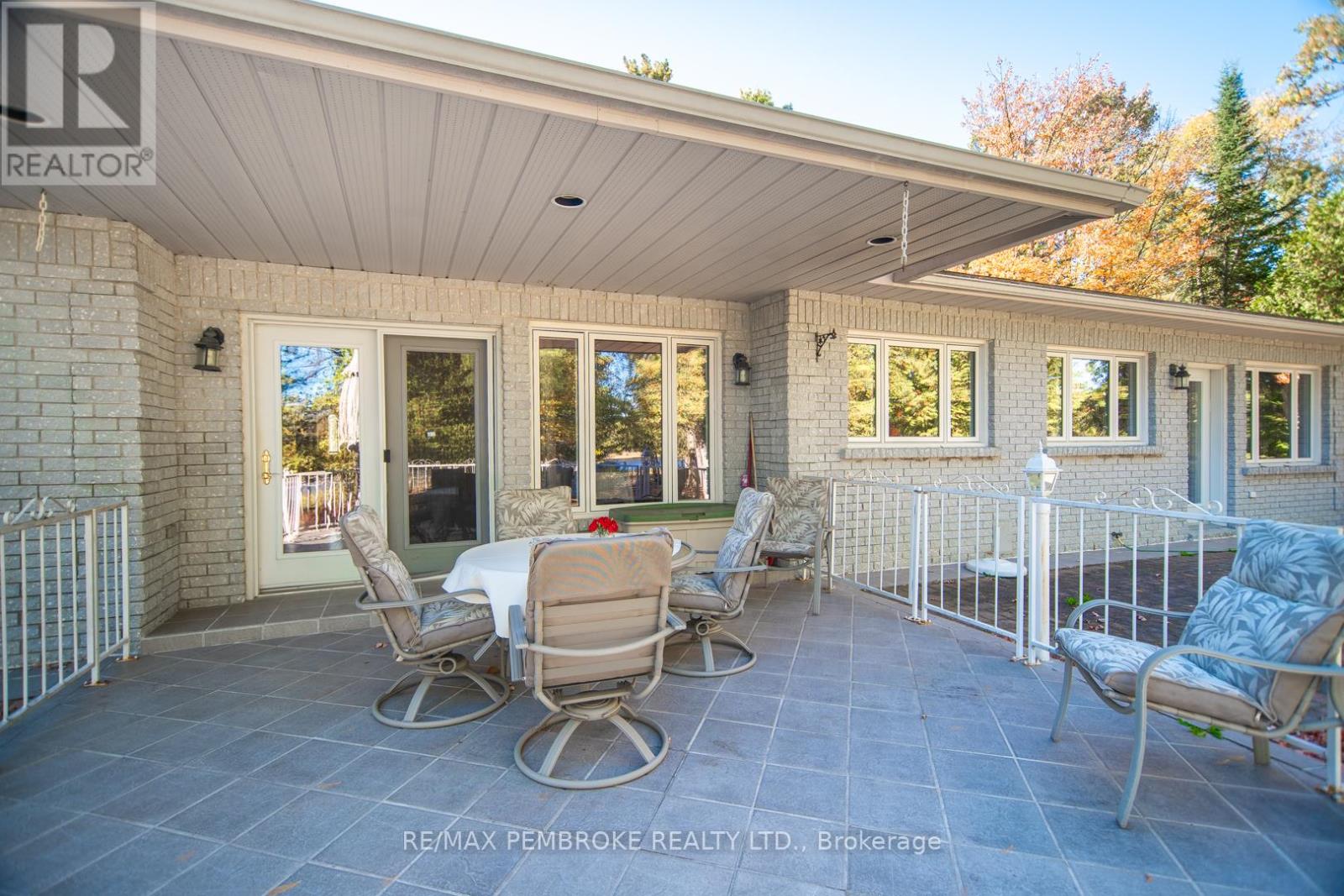 55 Blue Danube Way, Laurentian Valley, Ontario  K8A 6W2 - Photo 45 - X12451564