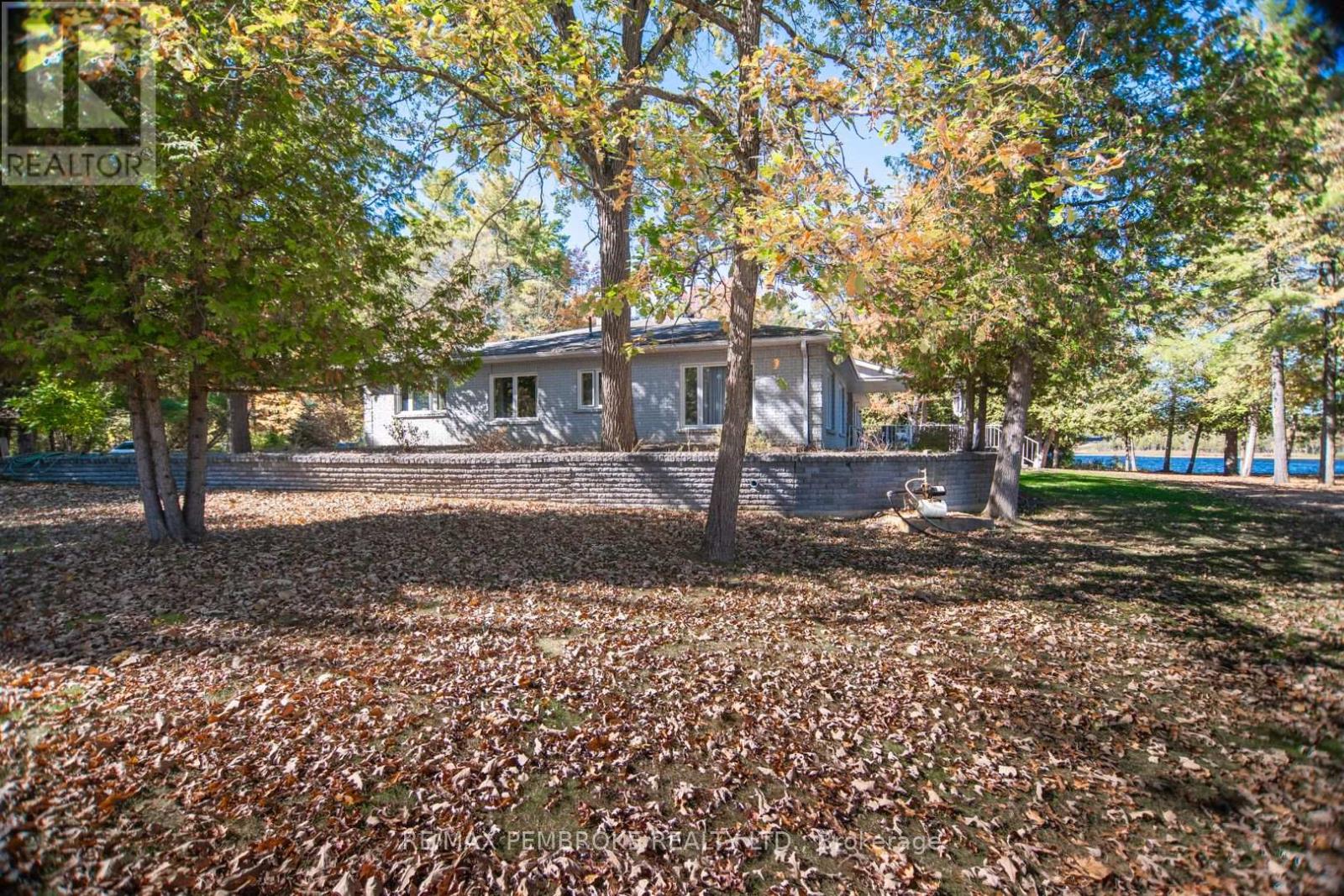 55 Blue Danube Way, Laurentian Valley, Ontario  K8A 6W2 - Photo 49 - X12451564