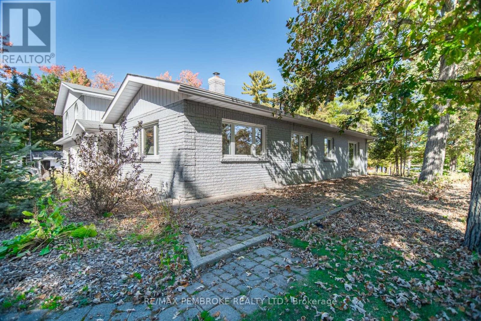 55 Blue Danube Way, Laurentian Valley, Ontario  K8A 6W2 - Photo 50 - X12451564