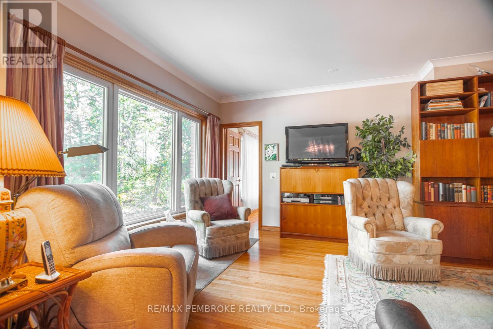 55 Blue Danube Way, Laurentian Valley, Ontario  K8A 6W2 - Photo 8 - X12451564