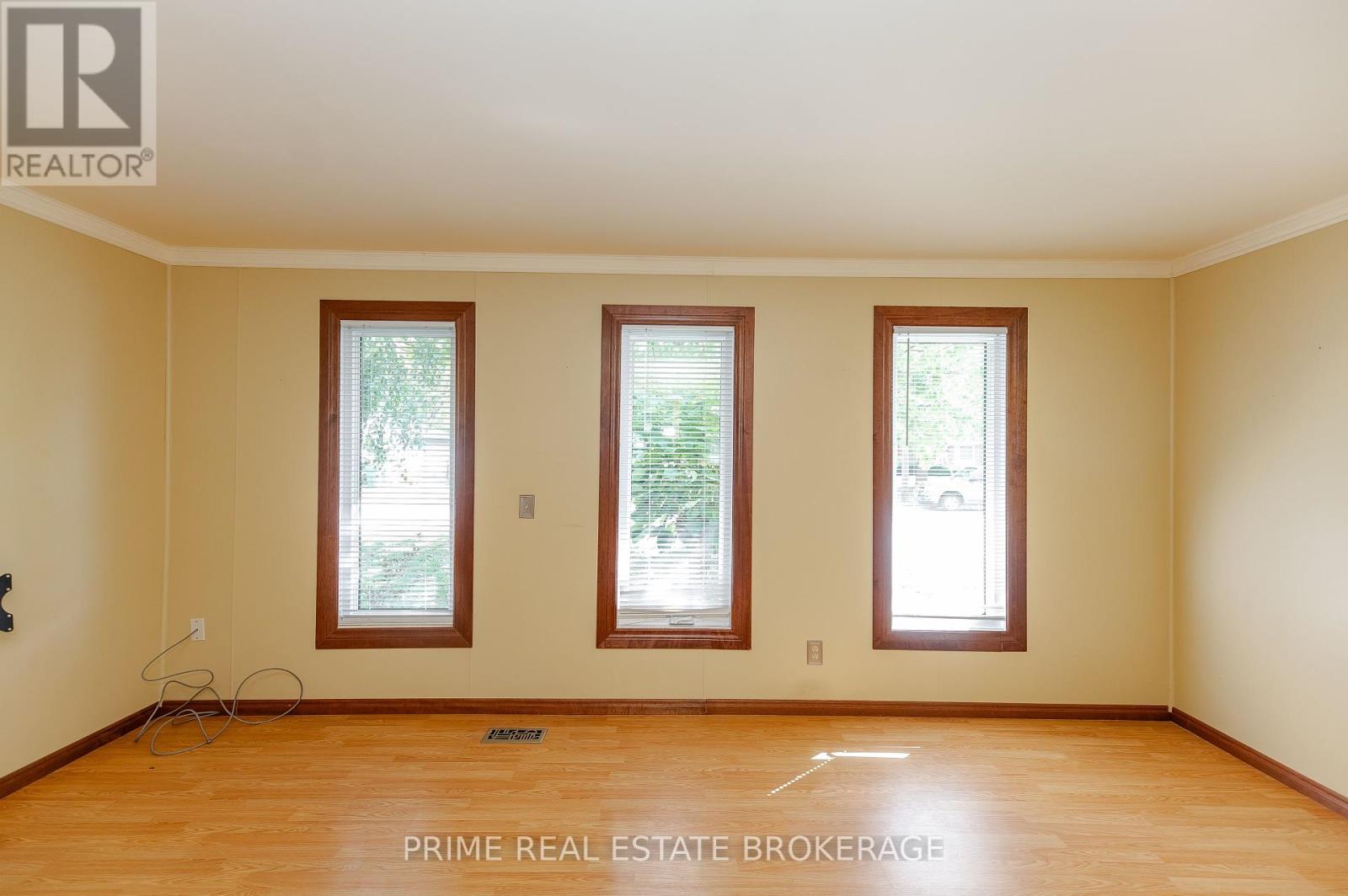 182 South Street, Southwest Middlesex (Glencoe), Ontario  N0L 1M0 - Photo 15 - X12451541