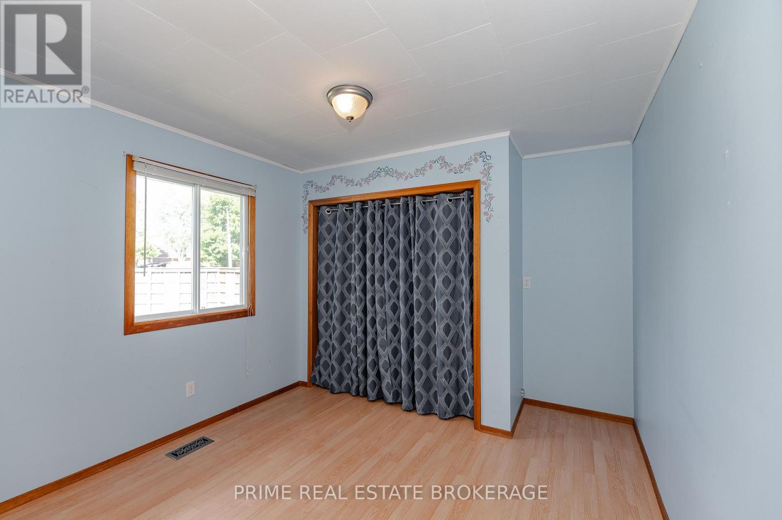 182 South Street, Southwest Middlesex (Glencoe), Ontario  N0L 1M0 - Photo 20 - X12451541
