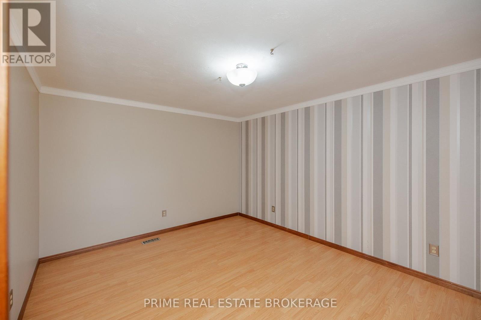 182 South Street, Southwest Middlesex (Glencoe), Ontario  N0L 1M0 - Photo 22 - X12451541