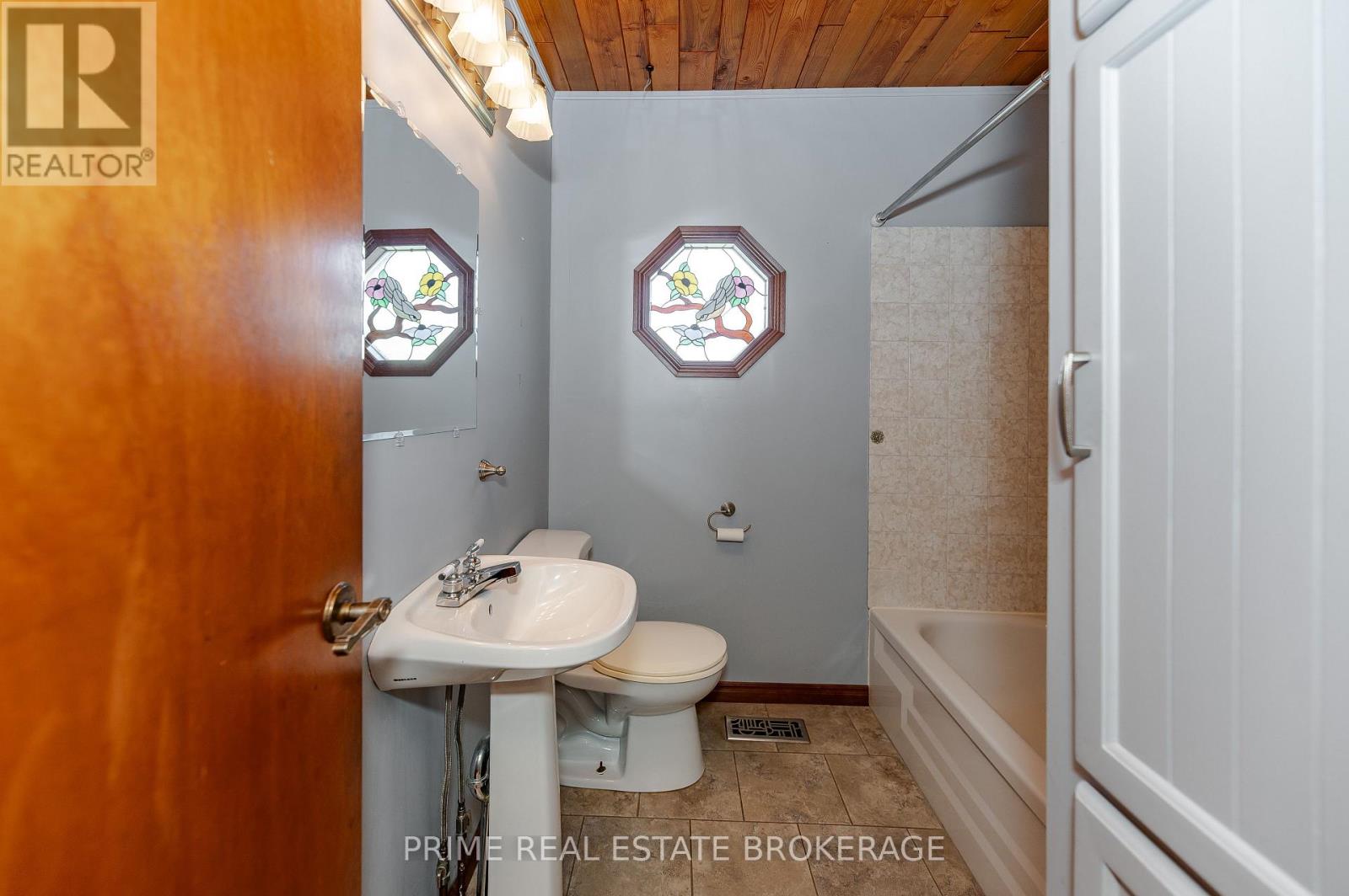 182 South Street, Southwest Middlesex (Glencoe), Ontario  N0L 1M0 - Photo 29 - X12451541