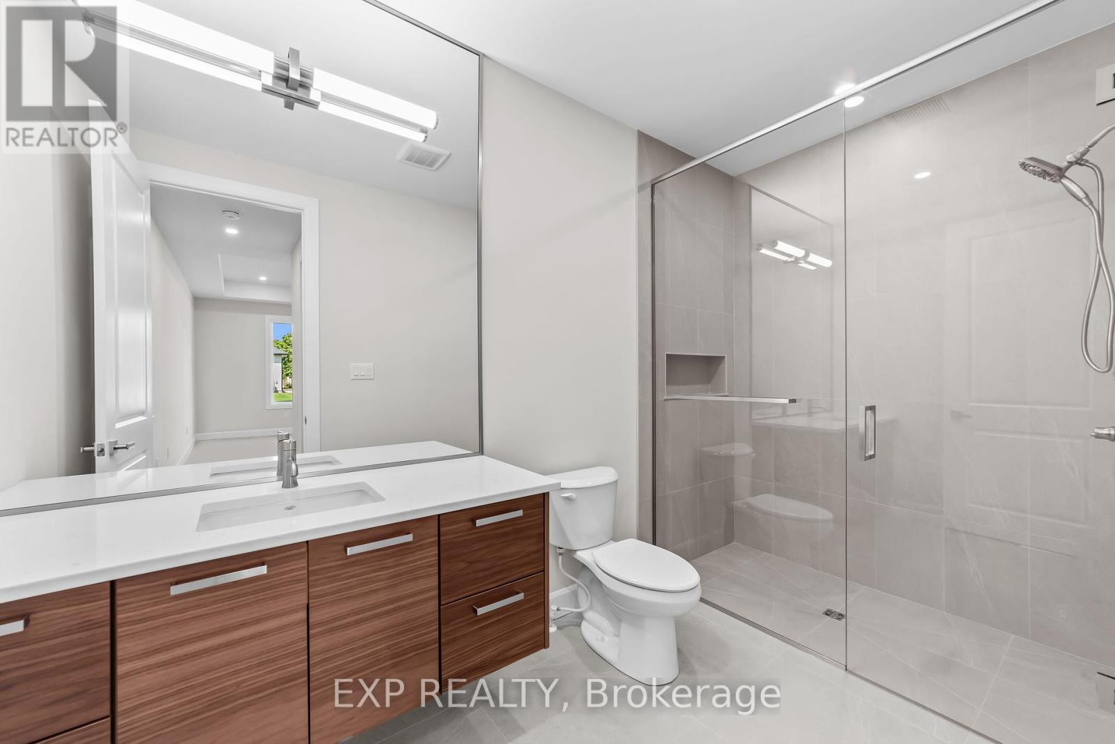 421 Ontario Street, Warwick (Watford), Ontario  N0M 2S0 - Photo 15 - X12451619