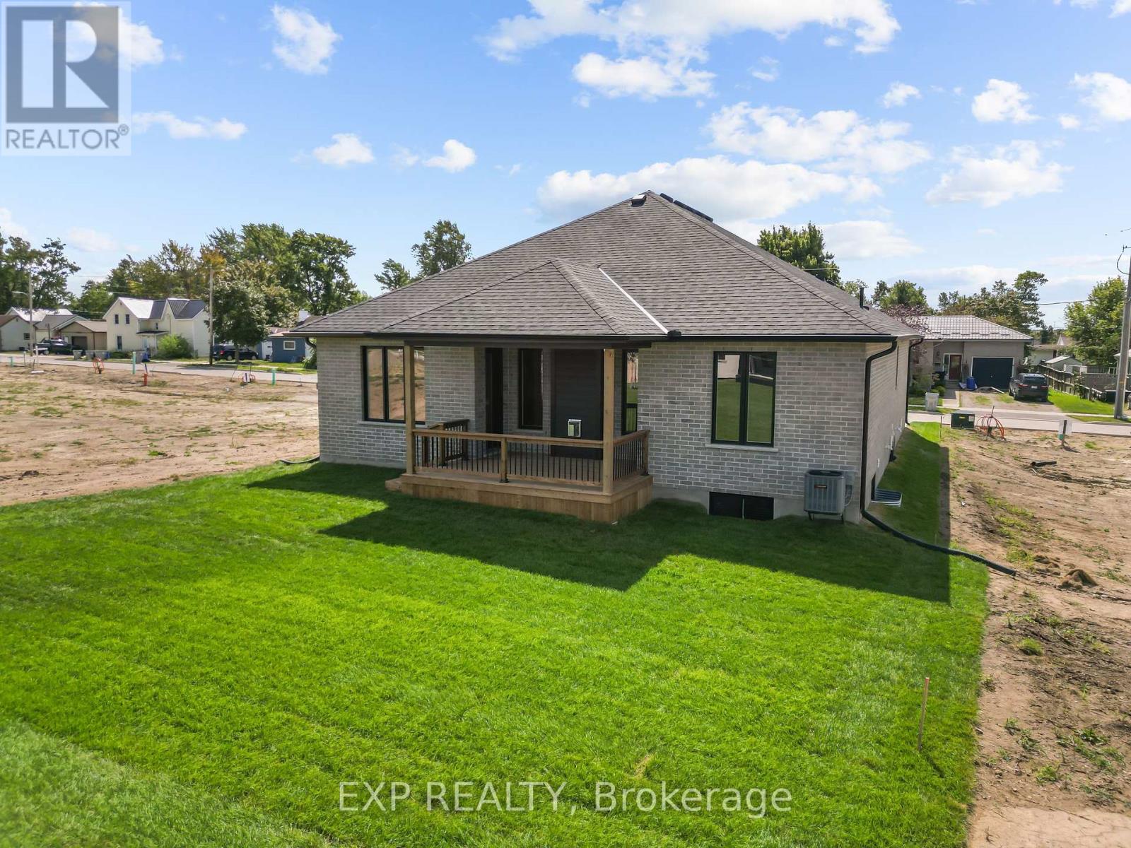 421 Ontario Street, Warwick (Watford), Ontario  N0M 2S0 - Photo 16 - X12451619