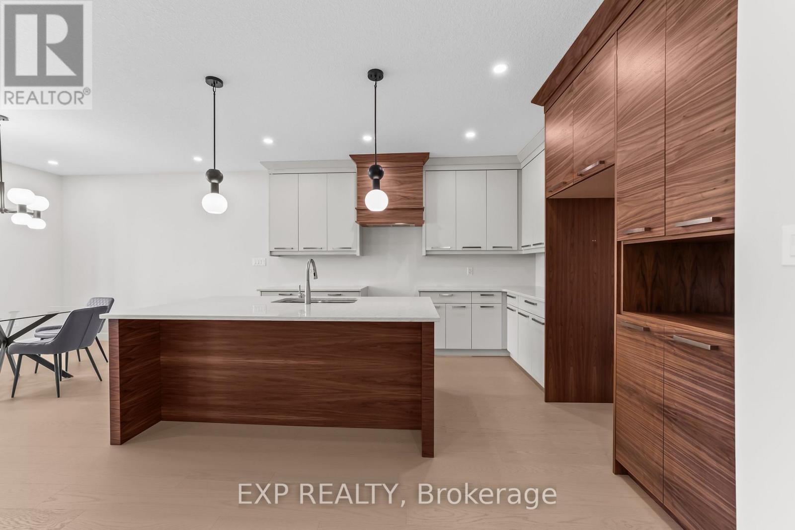 421 Ontario Street, Warwick (Watford), Ontario  N0M 2S0 - Photo 7 - X12451619
