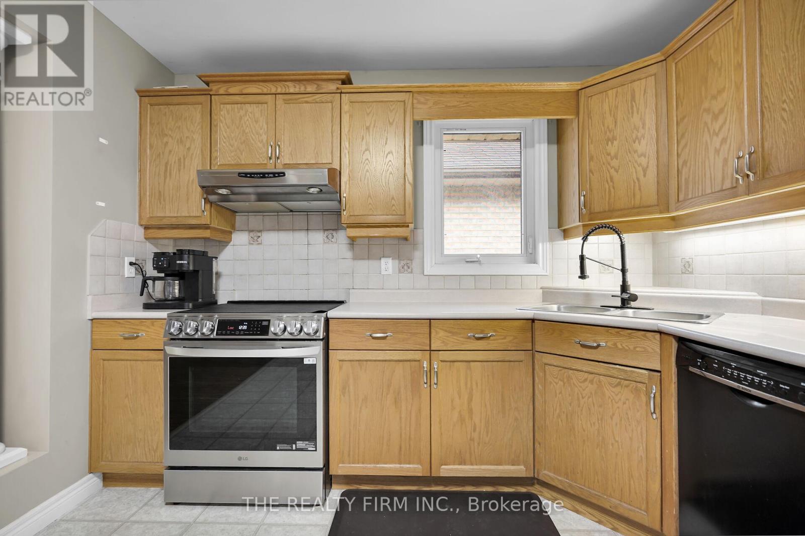 17 - 20 Windemere Place, St. Thomas, Ontario  N5R 6H6 - Photo 10 - X12451643
