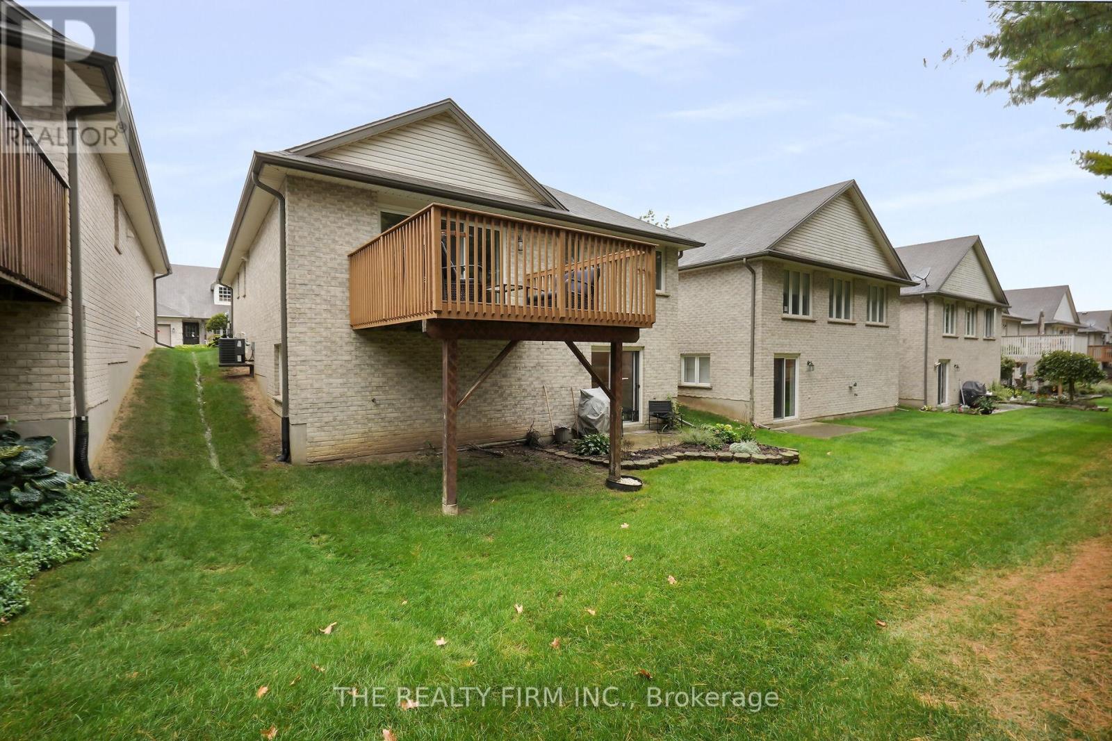 17 - 20 Windemere Place, St. Thomas, Ontario  N5R 6H6 - Photo 45 - X12451643