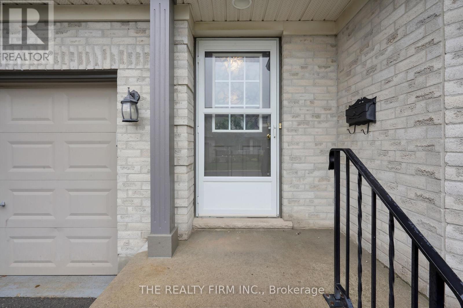 17 - 20 Windemere Place, St. Thomas, Ontario  N5R 6H6 - Photo 5 - X12451643