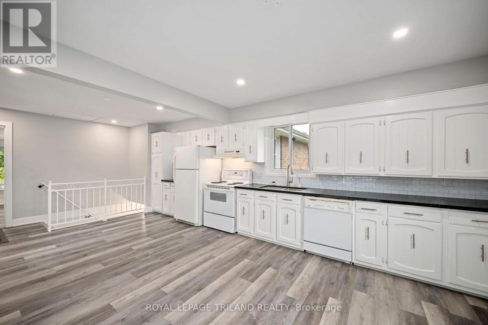 11 Patricia Street, St. Thomas, Ontario  N5P 2C7 - Photo 10 - X12451670