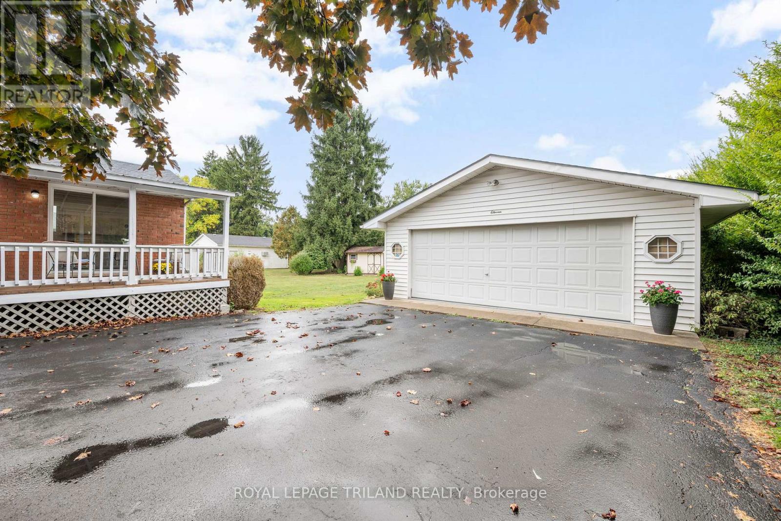 11 Patricia Street, St. Thomas, Ontario  N5P 2C7 - Photo 7 - X12451670