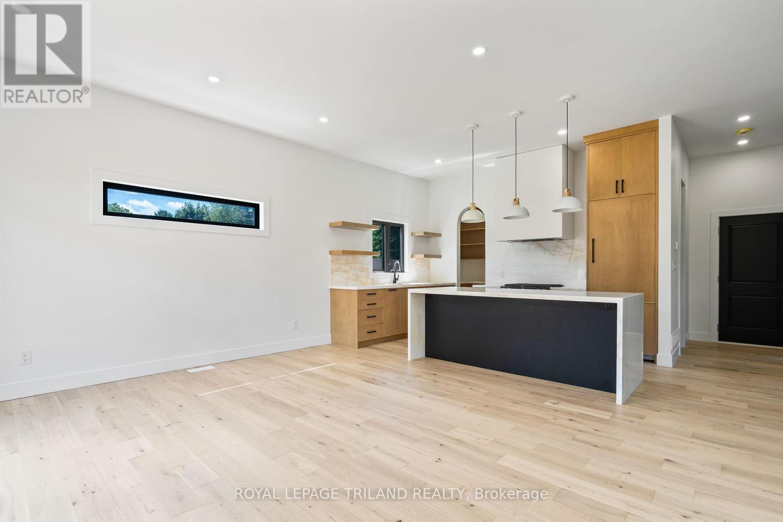 34 Alberta Street, Lambton Shores, Ontario  N0M 1T0 - Photo 17 - X12451693