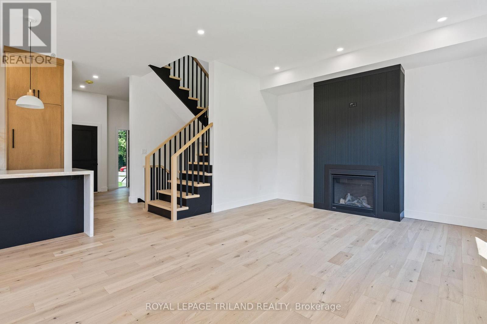 34 Alberta Street, Lambton Shores, Ontario  N0M 1T0 - Photo 20 - X12451693