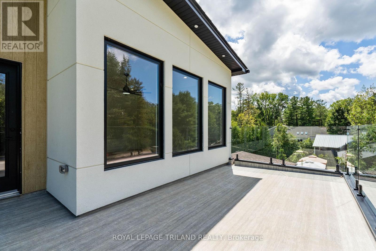 34 Alberta Street, Lambton Shores, Ontario  N0M 1T0 - Photo 31 - X12451693