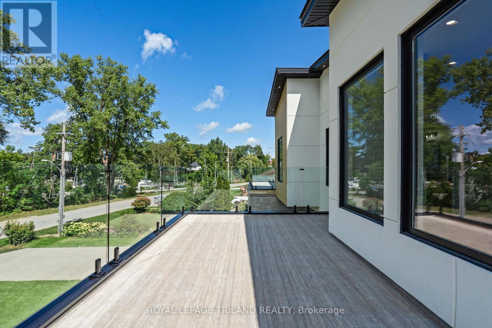 34 Alberta Street, Lambton Shores, Ontario  N0M 1T0 - Photo 32 - X12451693