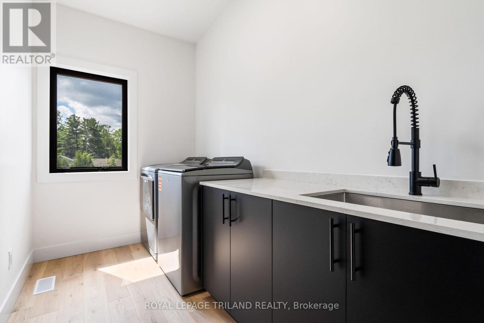 34 Alberta Street, Lambton Shores, Ontario  N0M 1T0 - Photo 36 - X12451693
