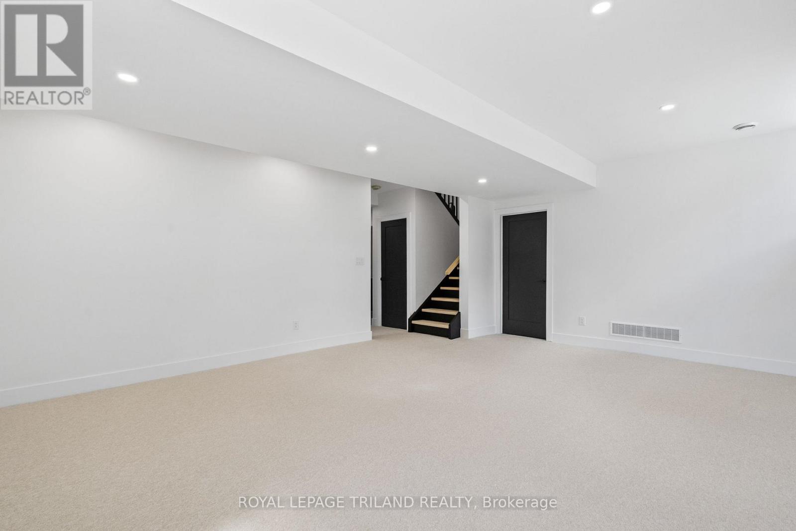 34 Alberta Street, Lambton Shores, Ontario  N0M 1T0 - Photo 38 - X12451693