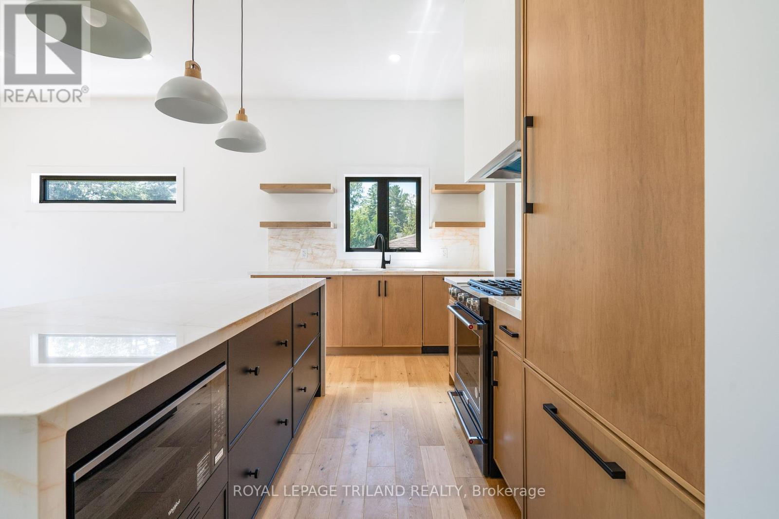 34 Alberta Street, Lambton Shores, Ontario  N0M 1T0 - Photo 6 - X12451693