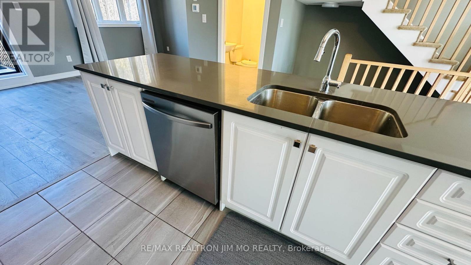 114 Blue Forest Crescent, Barrie, Ontario  L9J 0N7 - Photo 4 - S12451368