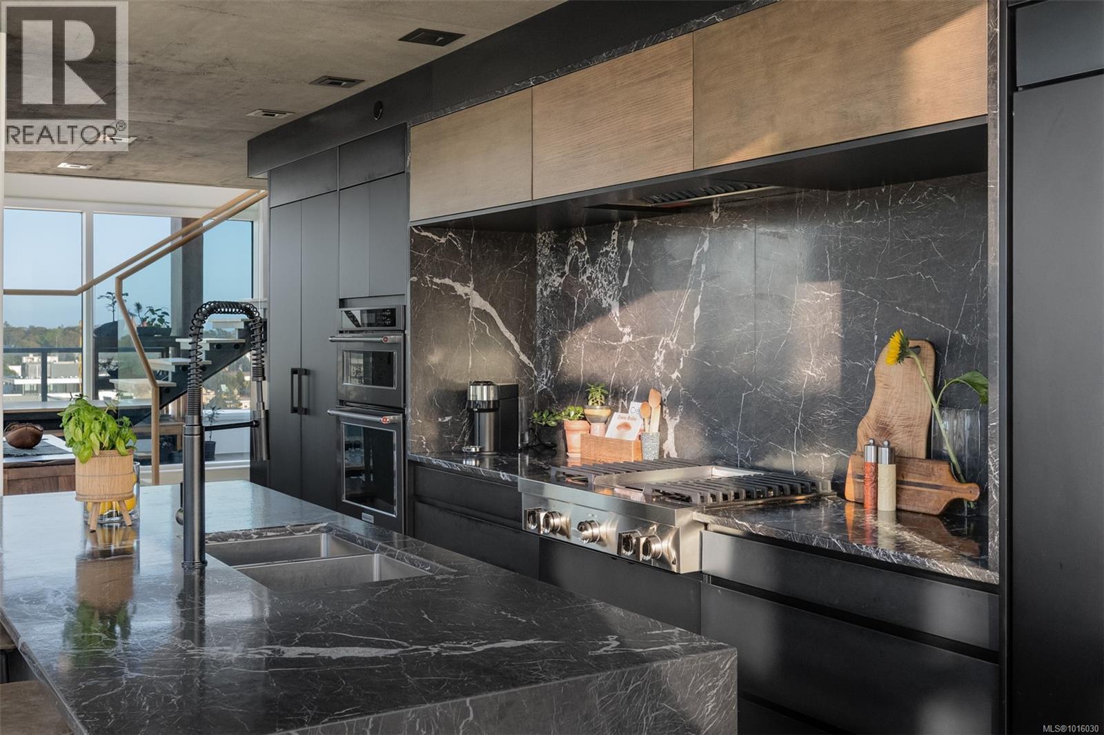 1702 989 Johnson St, Victoria, British Columbia