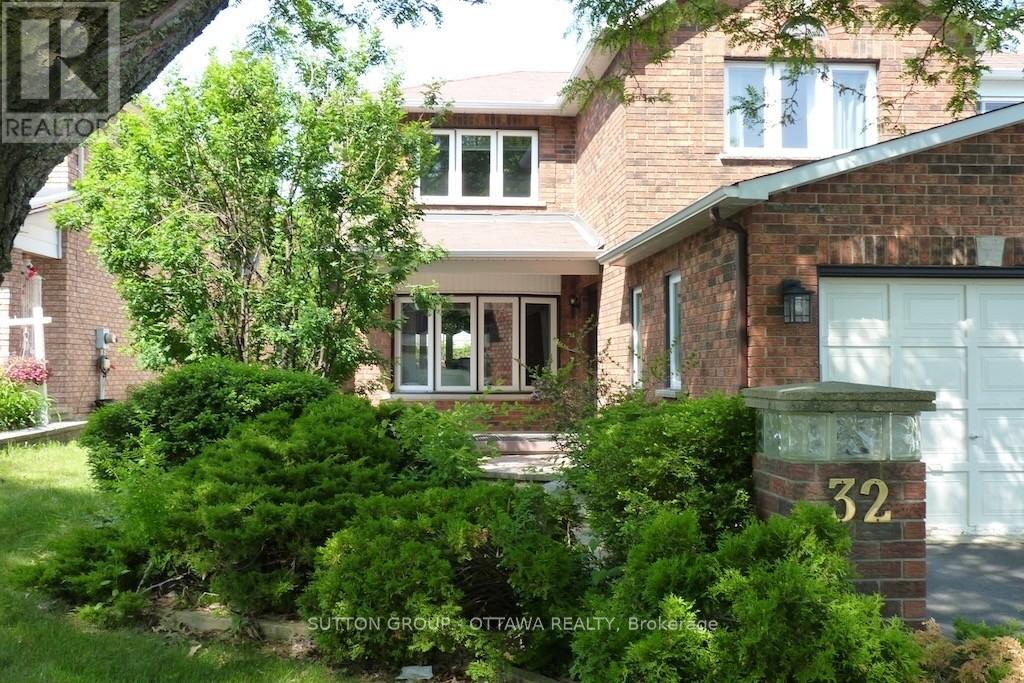 32 Cellini Court W, Ottawa, Ontario  K1G 5K3 - Photo 2 - X12451652