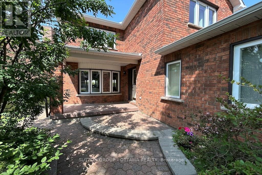 32 Cellini Court W, Ottawa, Ontario  K1G 5K3 - Photo 3 - X12451652