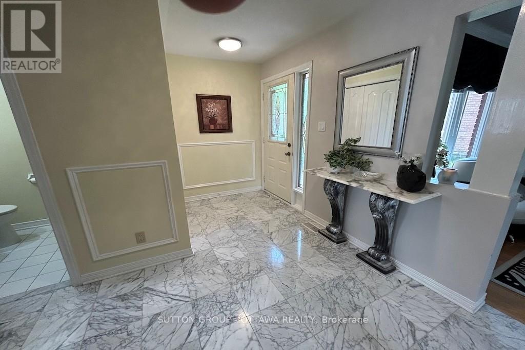 32 Cellini Court W, Ottawa, Ontario  K1G 5K3 - Photo 5 - X12451652