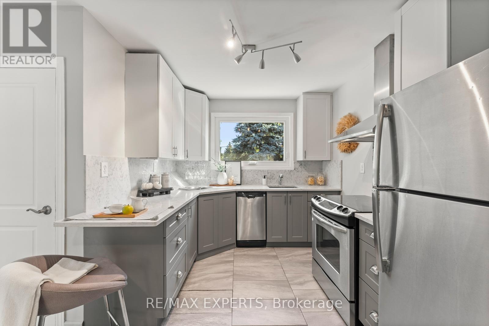 7 Mcmanus Road, Toronto, Ontario  M9P 2J9 - Photo 13 - W12451450
