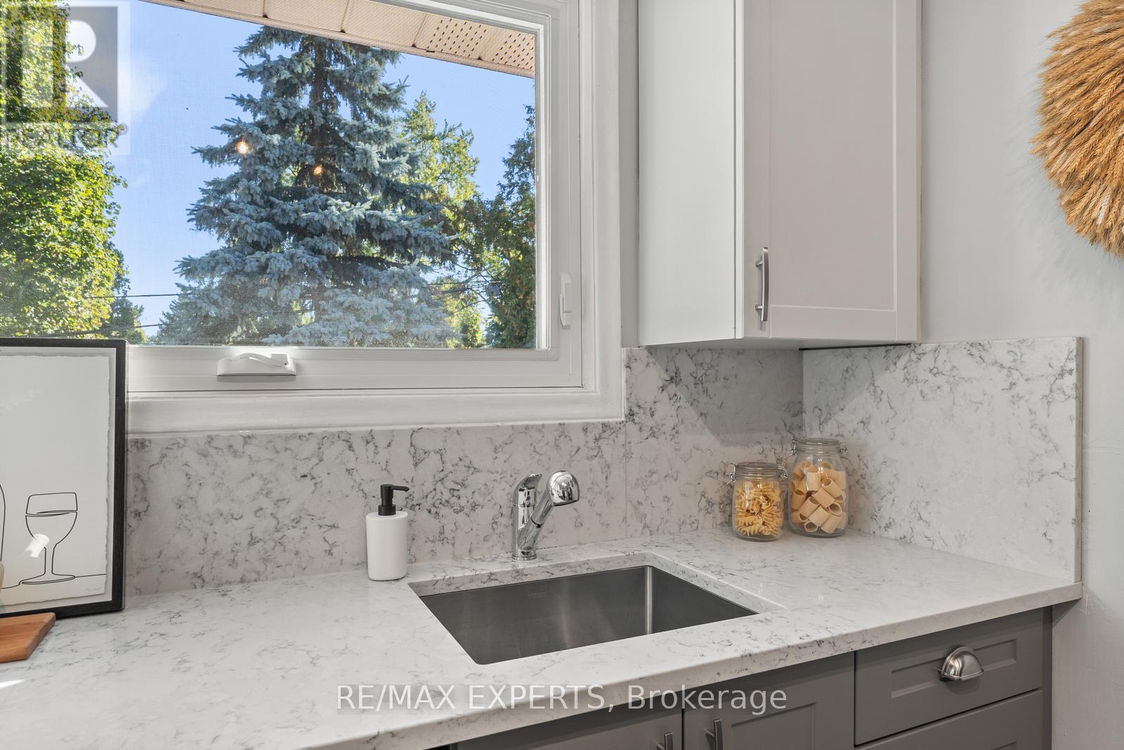 7 Mcmanus Road, Toronto, Ontario  M9P 2J9 - Photo 15 - W12451450